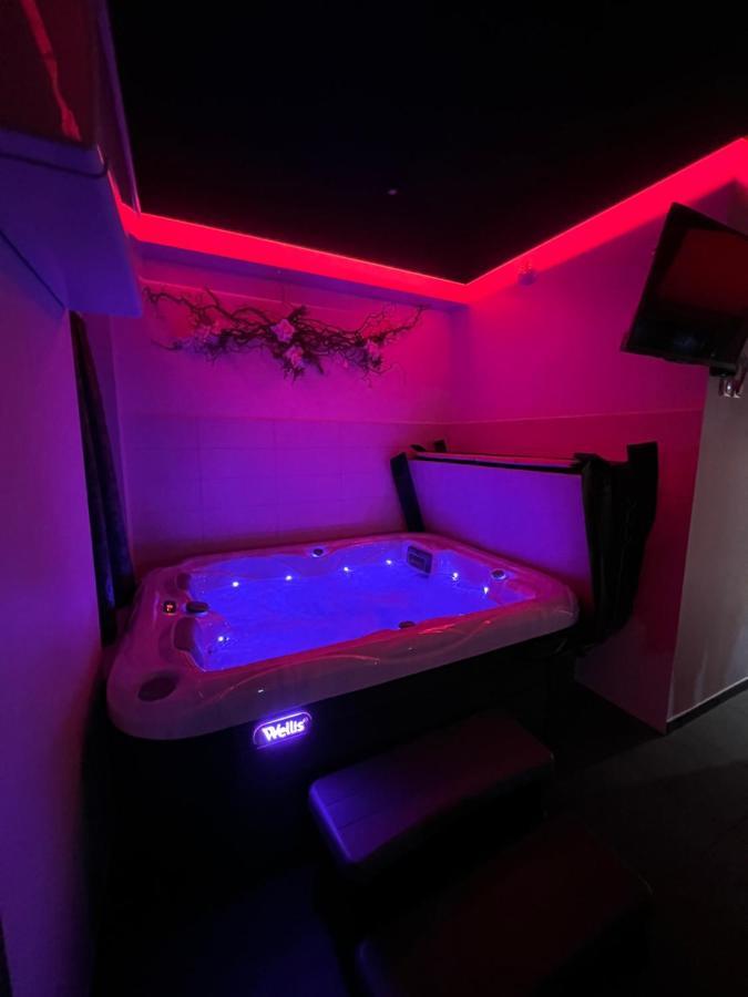 Spa De La Quarterelle Love Room 88 Vosges Ремирмон Экстерьер фото