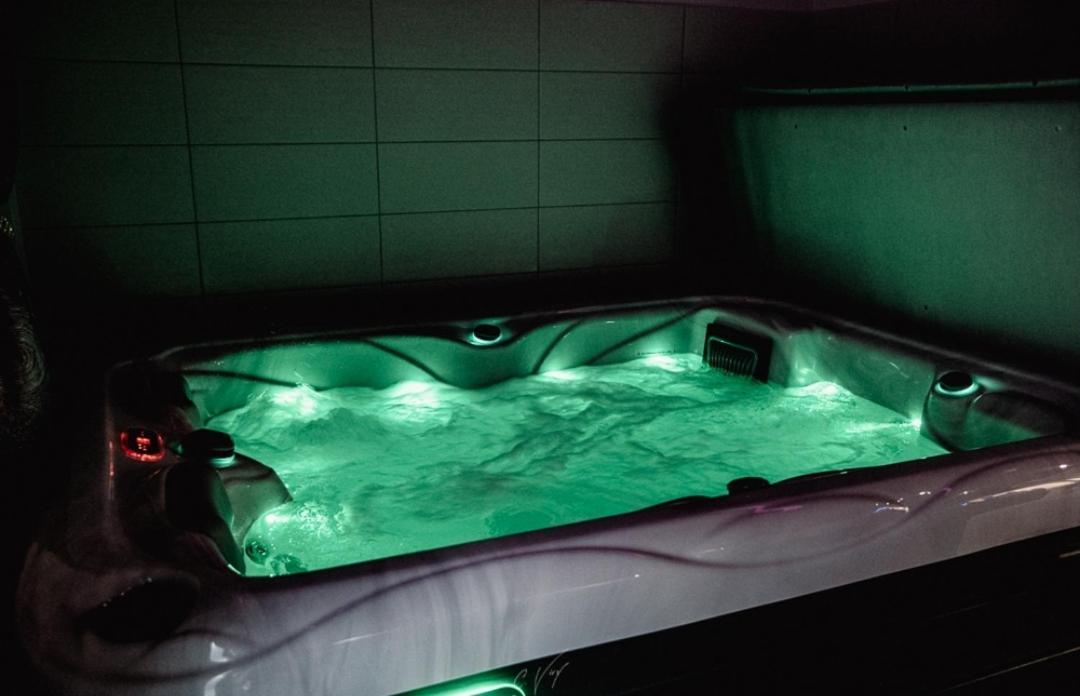 Spa De La Quarterelle Love Room 88 Vosges Ремирмон Экстерьер фото
