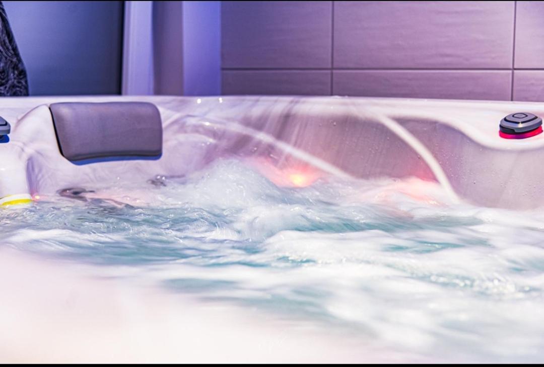 Spa De La Quarterelle Love Room 88 Vosges Ремирмон Экстерьер фото